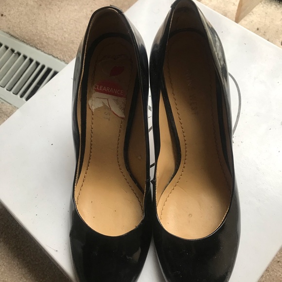 Nine West patent pumps size 7. Round Toe - Picture 3 of 4